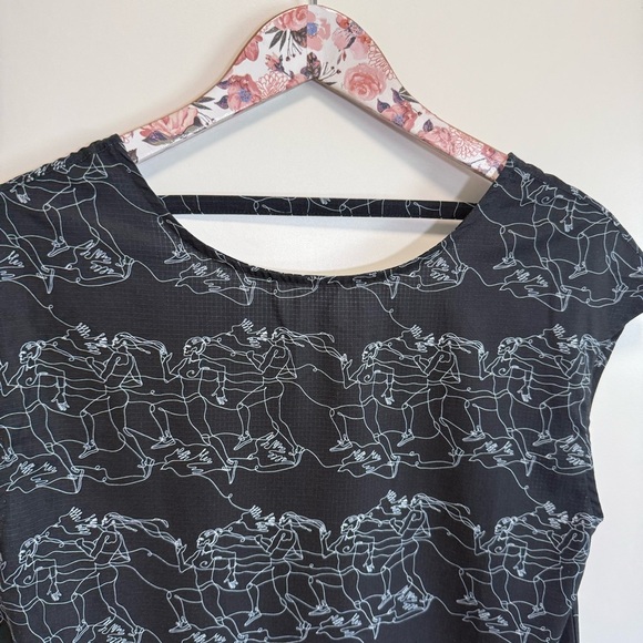 OISELLE Black & White Running Cap Sleeve Scoop Back Top Tee Shirt Women’s 4 - Picture 2 of 7